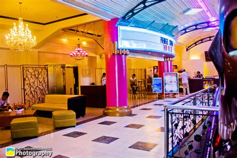 a bichara silverscreens entertainment center